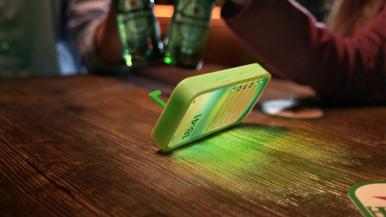 Heineken і чохол для телефону з ШІ