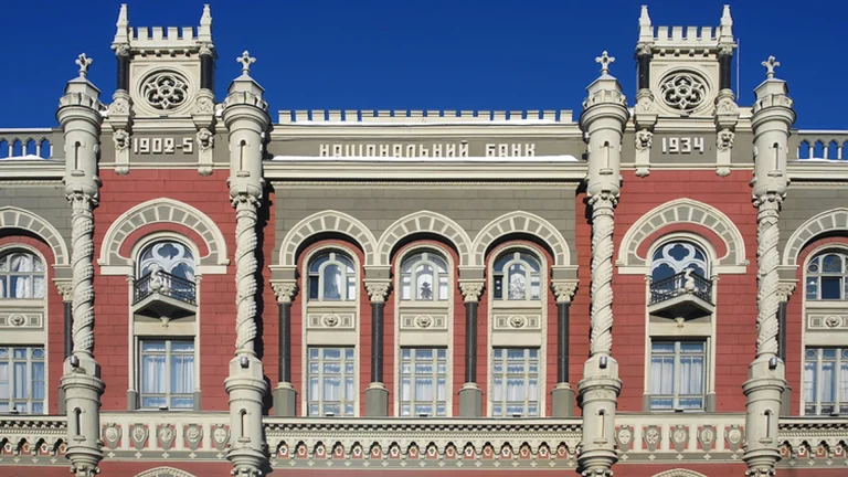 НБУ змінює валютні обмеження